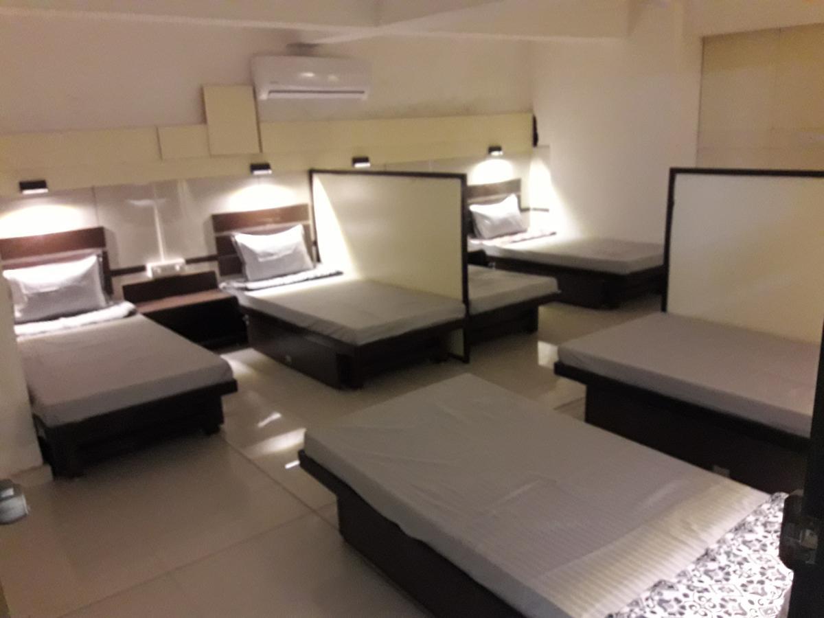 Night Halt Dormitory Ahmedabad Eksteriør billede