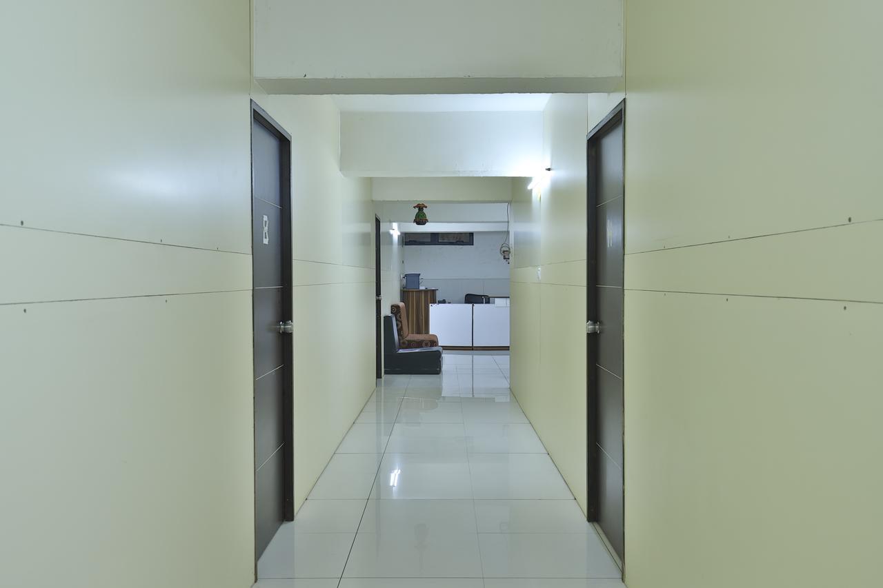 Night Halt Dormitory Ahmedabad Eksteriør billede