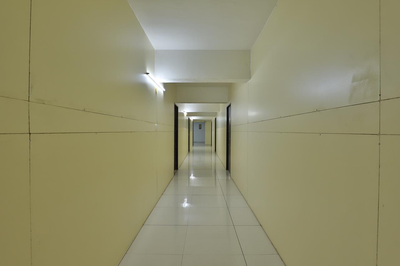 Night Halt Dormitory Ahmedabad Eksteriør billede