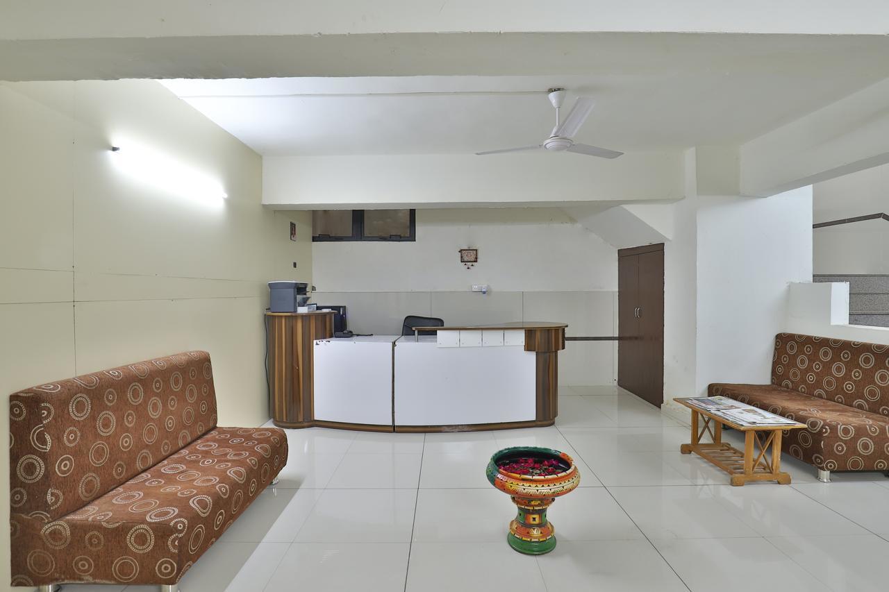 Night Halt Dormitory Ahmedabad Eksteriør billede